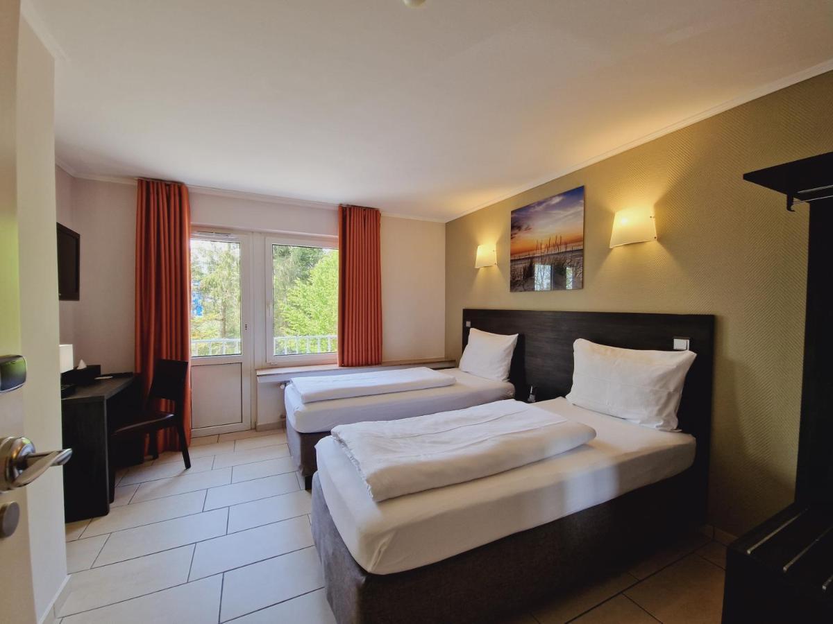 Bivius Hotel Restaurant Luxembourg Штрассен Екстер'єр фото