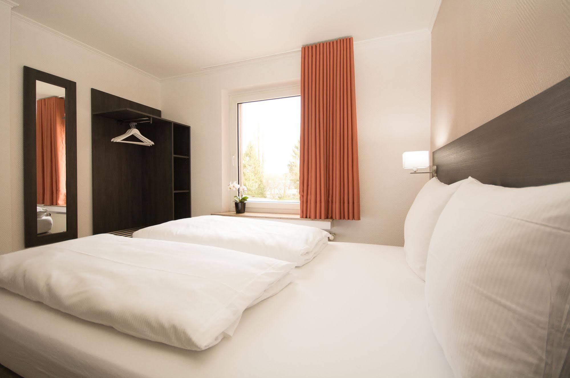 Bivius Hotel Restaurant Luxembourg Штрассен Екстер'єр фото