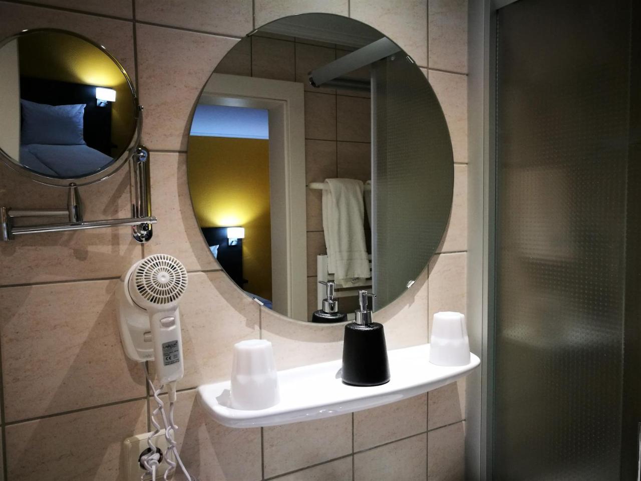 Bivius Hotel Restaurant Luxembourg Штрассен Екстер'єр фото